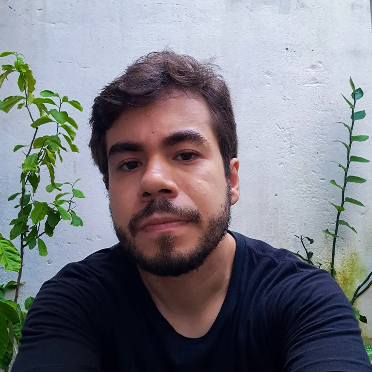 Raphael é pesquisador e fotógrafo.