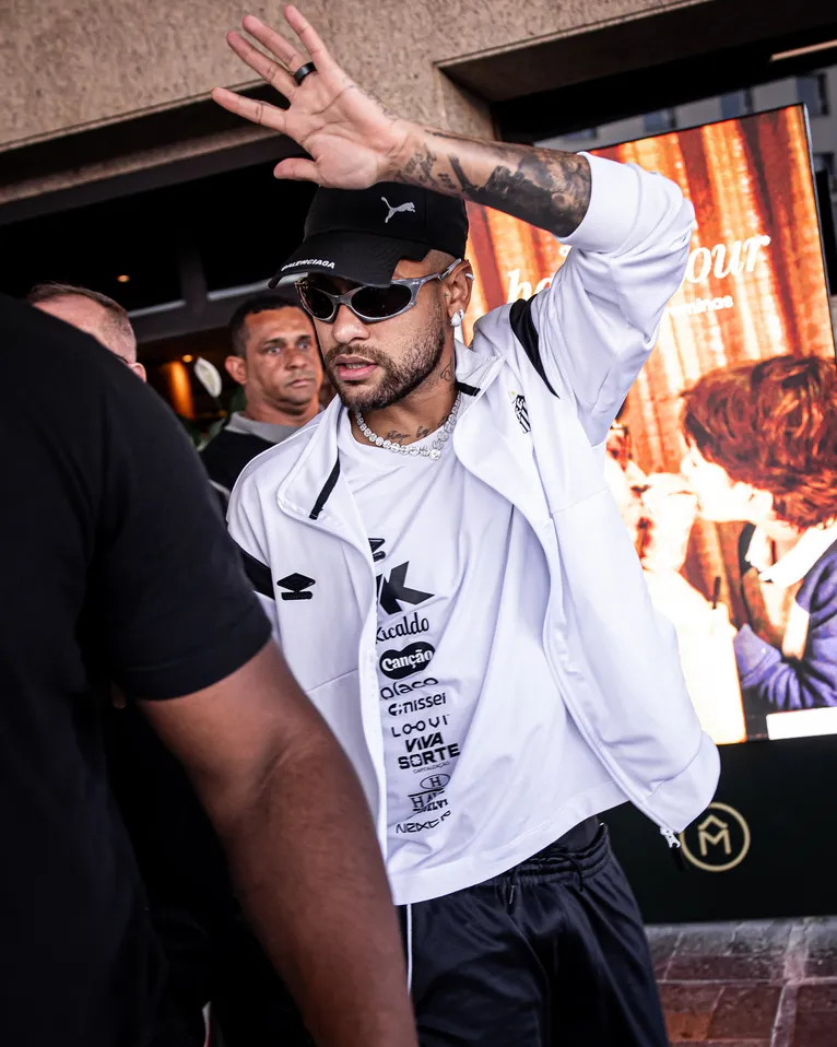 Neymar vem jogando bem e crescendo com o Santos no Brasileirão