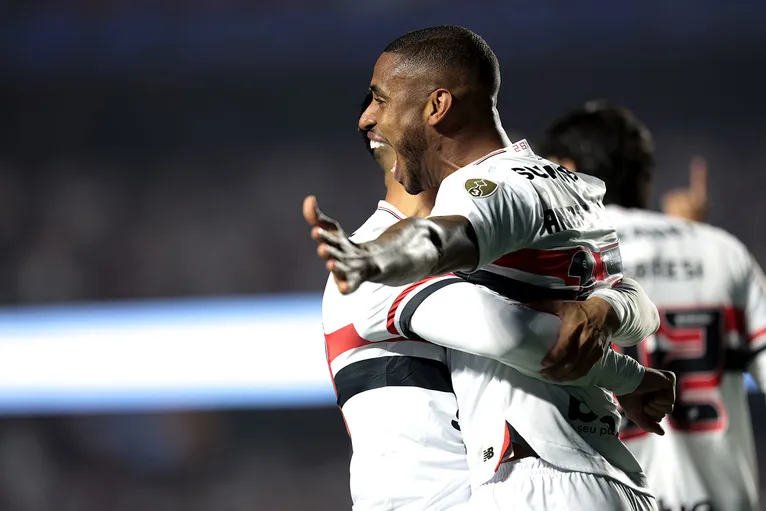 São Paulo vence Atlético Nacional nos pênaltis e avança na Libertadores 