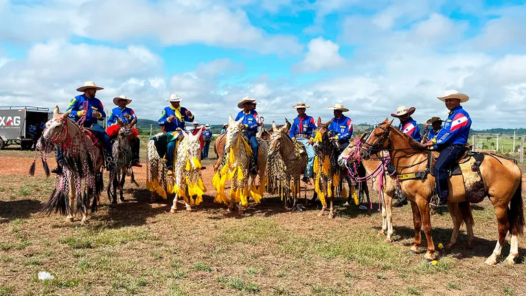 Comitivas de diversas fazendas da região participaram da cavalgada em Rondon do Pará