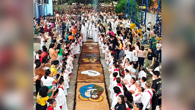 Fiéis irão fazer os tapetes de serragem, típicos nesta comemoração do Corpus Christi em todo o Brasil