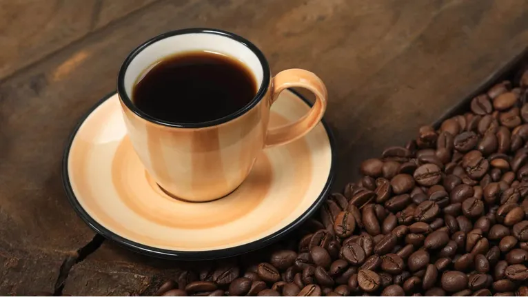 O bom e velho café preto é um dos queridinhos, mas em excesso pode resultar num ataque cardíaco