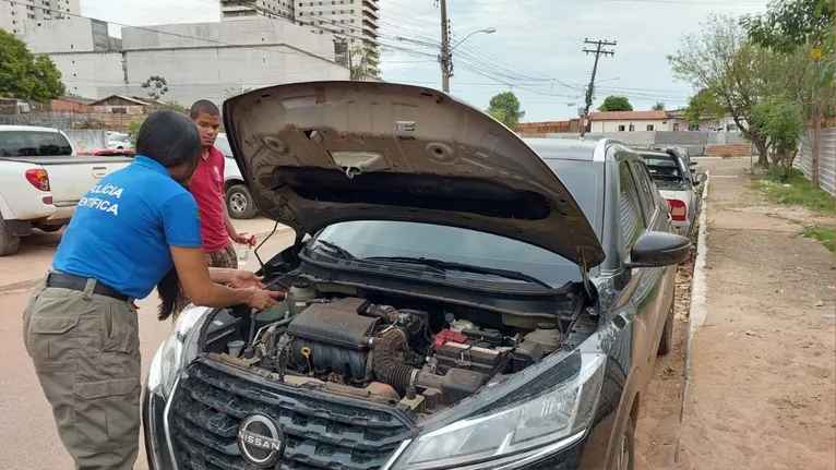 Após consulta aos sistemas, verificou-se que o carro possuía registro de roubo.