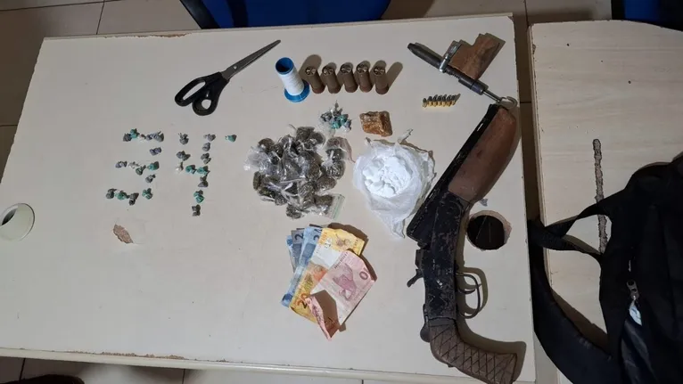 Material encontrado na aprrensão.