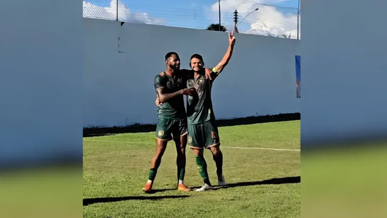 Aos 42 minutos do primeiro tempo, após uma bela jogada ofensiva, o atacante Derlon balançou as redes e colocou o Canaã em vantagem