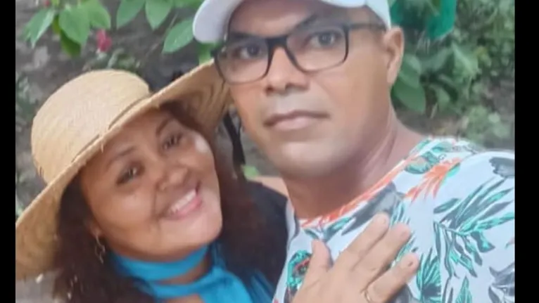 Adevilson estava na companhia da companheira Jaira Nunes de Carvalho quando dois homens em uma motocicleta chegaram na residência.