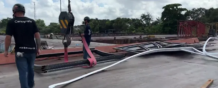 Palco flutuante onde Mariah Carey se apresentará já está em Belém