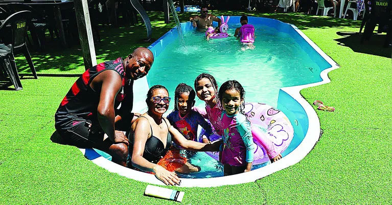 Rosemary levou a família para celebrar a ilha.