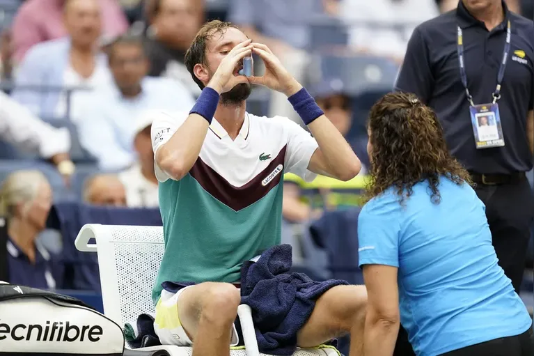 Daniil Medvedev solicitou atendimento médico durante partida de tênis no US Open 2023