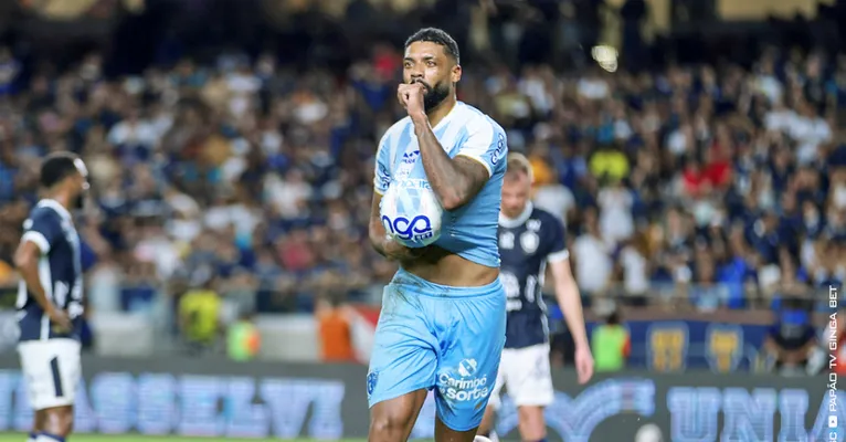 Centroavante marcou o primeiro dele com a camisa bicolor logo em um Re-Pa
