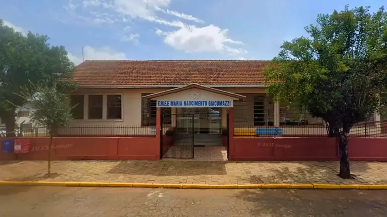 Por volta das 10h, a Escola Municipal Maria Nascimento Giacomazzi foi palco de um ataque brutal que resultou na morte de uma criança de apenas 7 anos