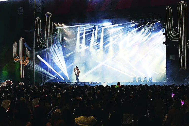 O evento reuniu diversos artistas da cena local e nacional