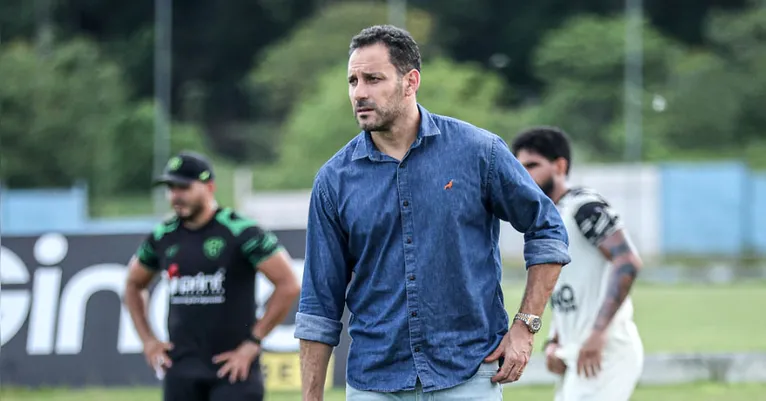 Frontini sabe que a situação é delicada demais, mas quer jogadores acreditando