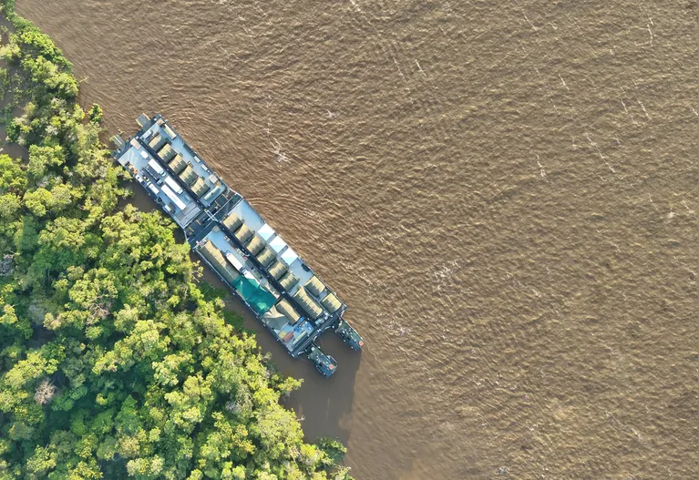 Comboio fluvial da EXCELSIOR
