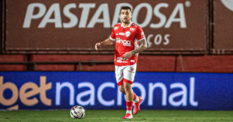 João Vieira fez um golaço contra o Papão