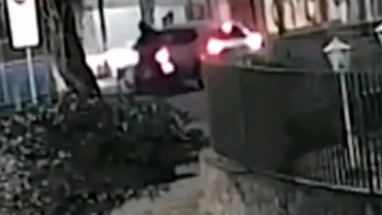 Câmera de segurança flagrou o momento da ação do bandido