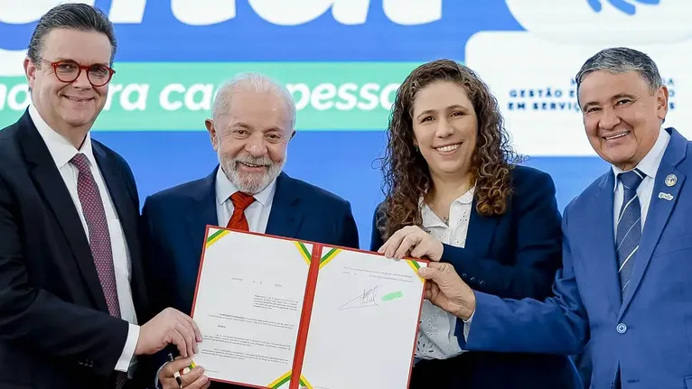 Presidente Lula apresenta assinatura do decreto