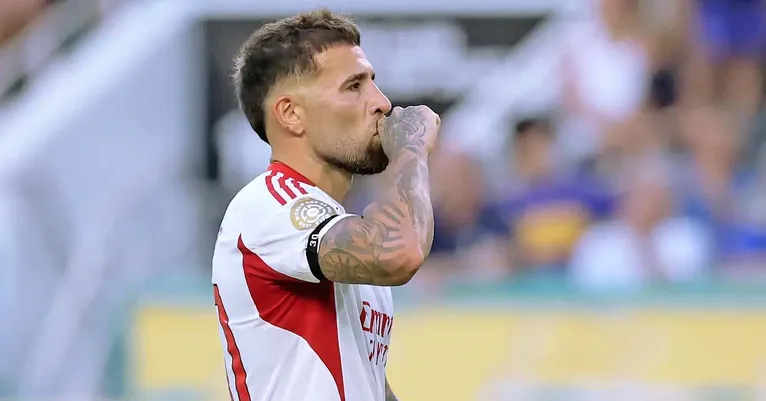 Otamendi é torcedor declarado do River Plate, maior rival do Boca Juniors.