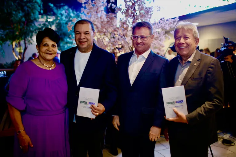 Na foto, a conselheira Lourdes Lima, o presidente Chicão, o jornalista Mauro Bonna e o deputado Iran Lima (MDB).