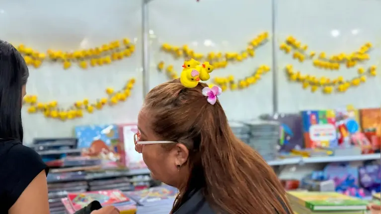 Pessoas de todas as idades aderiram ao uso do patinho amarelo