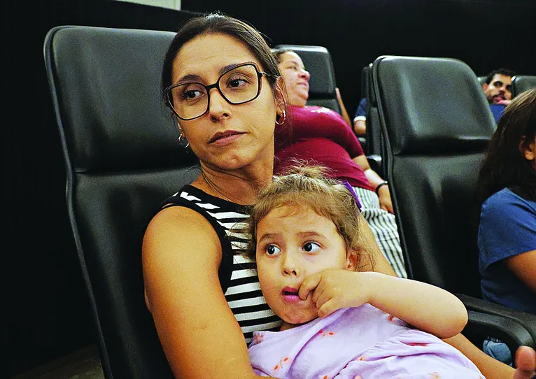 Aline Germano trouxe a família para visitar o planetário