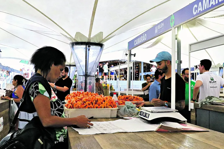 Os novos boxes são revestidos de alvenaria, para facilitar a limpeza.
