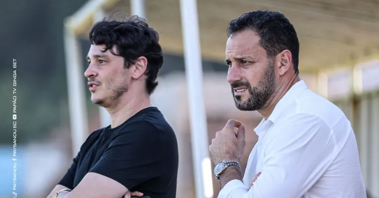 Roger (preto) tenta solucionar situação (branco) para Frontini poder contratar reforços