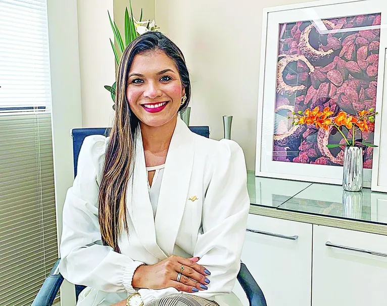 A nutricionista Samara Queiroz explica que vários nutrientes podem favorecer a saúde do cérebro.