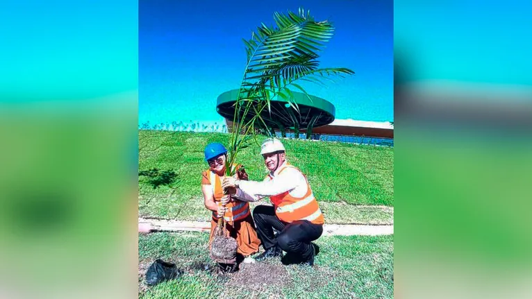 Ao lado da primeira-dama e secretária municipal de Ação Social, Socorro Gomes, o gestor municipal participou ativamente da cerimônia