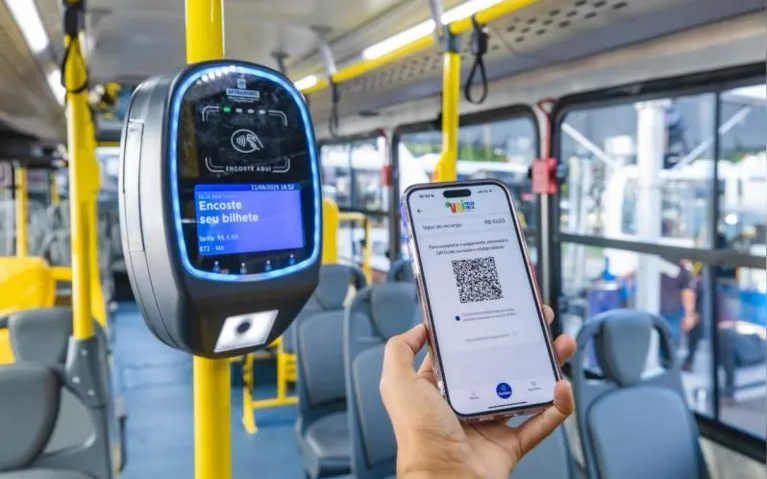 O "VAI Passe Fácil" permite o pagamento exclusivo da tarifa de ônibus por meio de um QR Code dinâmico