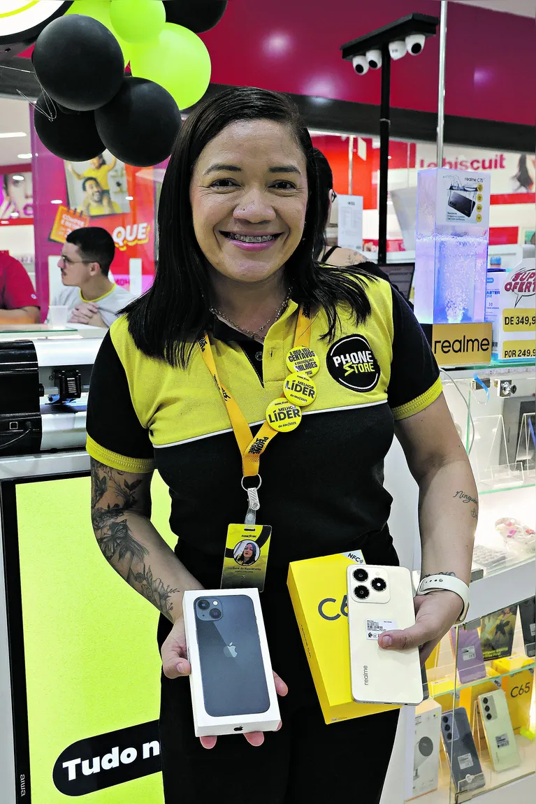 No segmento de celulares, Lucilene Lobato, 35, gerente da Phone Store, afirma que a marca Realme tem ganhado espaço entre os consumidores.