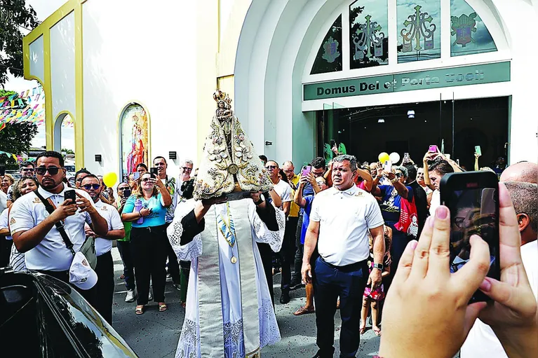 Belém,Pará, Brasil, Caderno cidade- Peregrinação da imagem de N. Senhora de Nazaré na paróquia do Bom Remédio no Conj. Satelite, bairro do Coqueiro.
15/06/2025
Foto celso Rodrigues/ Diário do Pará.