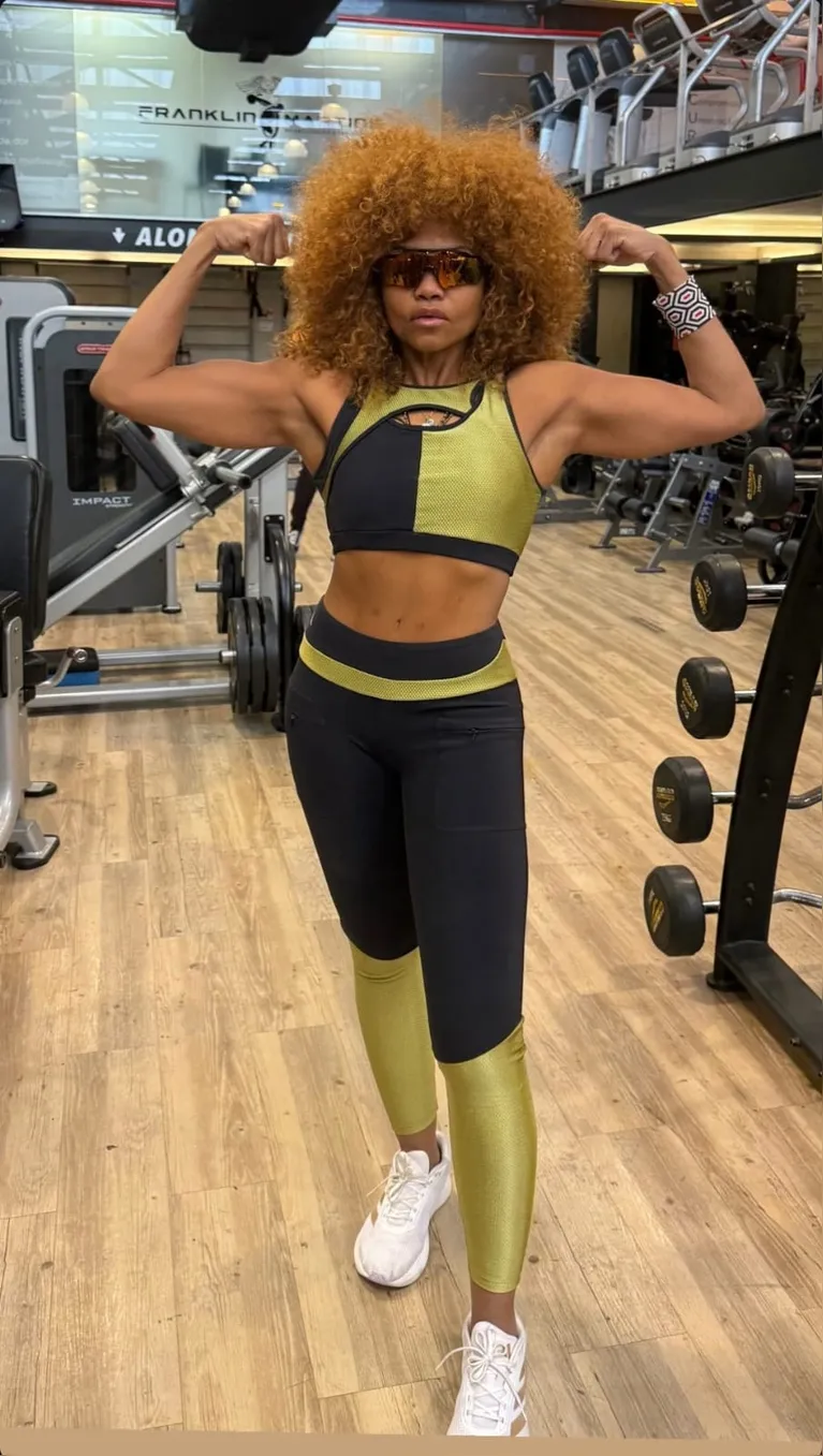 Após perder 35 kg, Gaby Amarantos exibe músculos durante treino