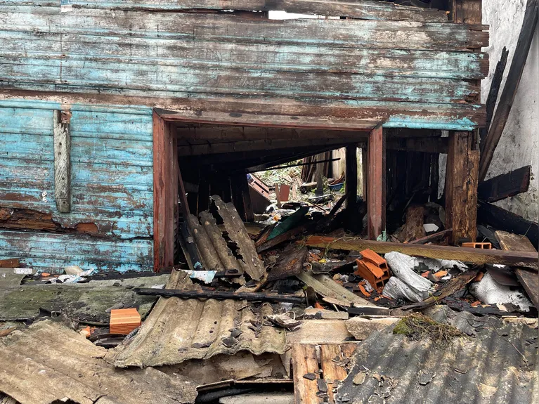 Incêndio atinge casa de madeira no Barreiro, em Belém