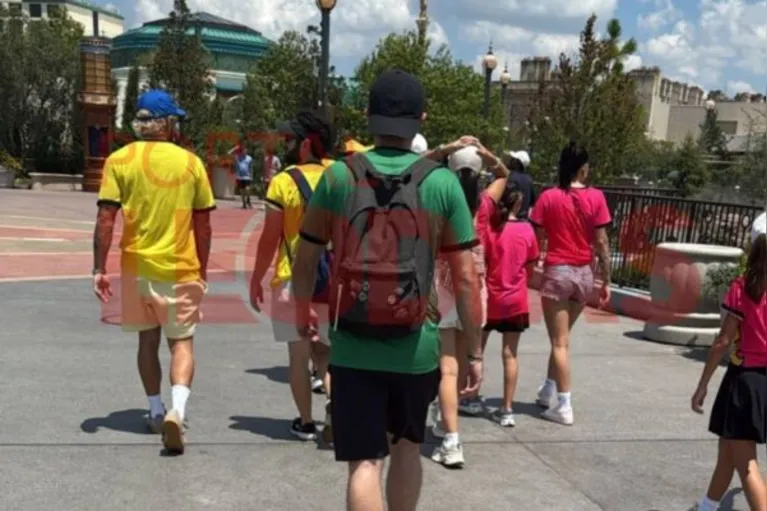 Ana e Zé Felipe em passeio pela Disney, nos Estados Unidos.