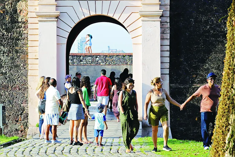 Espaços como o Porto Futuro, a Estação das Docas e a Casa das Onze Janelas costumam atrair famílias, turistas e moradores da cidade em busca de lazer, cultura e contato com a natureza.