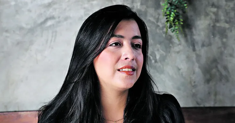 Stephany Souza.