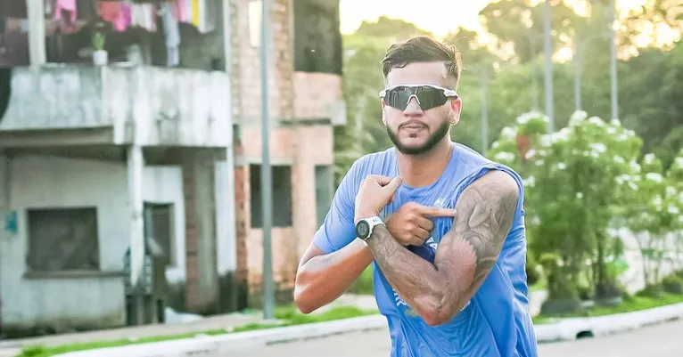 Márcio dedica as conquistas ao filho, que o inspirou a buscar o melhor de si próprio.