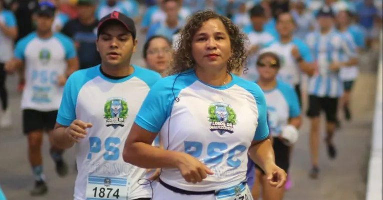 Dora começou a correr por incentivo de amigos, após a morte do marido.