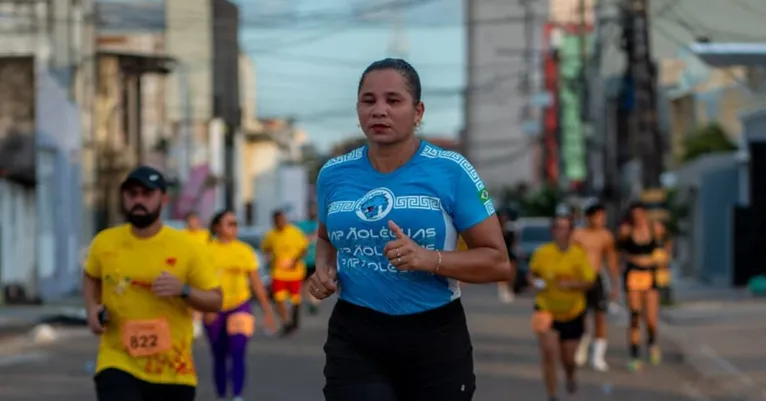 Dora faz parte da equipe Papãoléguas e encontrou rede de apoio dentro do esporte.