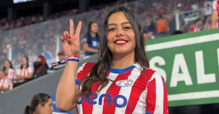 Larissa Riquelme acompanhando Paraguai 2 x 0 Uruguai em junho de 2025.