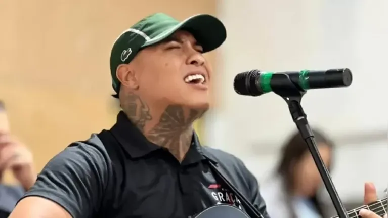 O cantor gospel João Igor tem quase 1 milhão de seguidores nas redes sociais