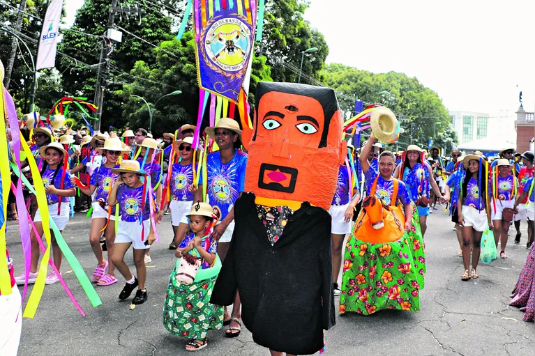 De acordo com os organizadores, aproximadamente 35 mil pessoas participaram do cortejo.