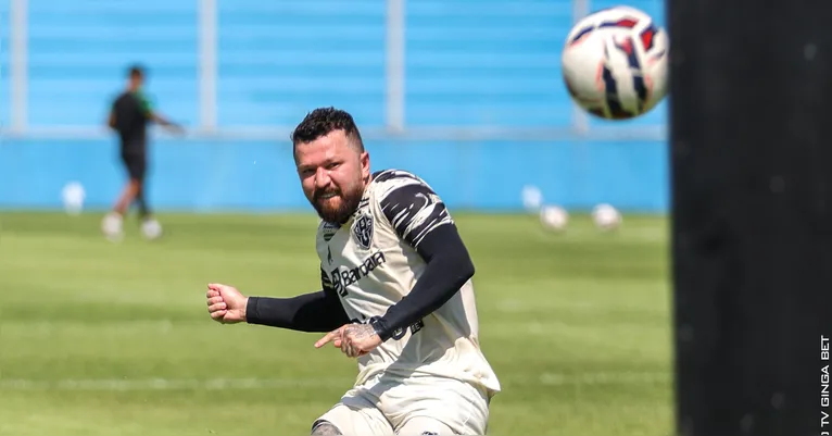 Rossi ganhou novos parceiros dentro de campo, e a esperança é de que o rendimento geral do elenco bicolor apresente uma evolução significativa.