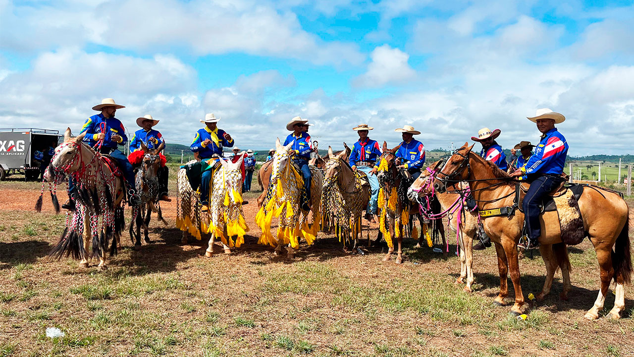 Comitivas de diversas fazendas da região participaram da cavalgada em Rondon do Pará