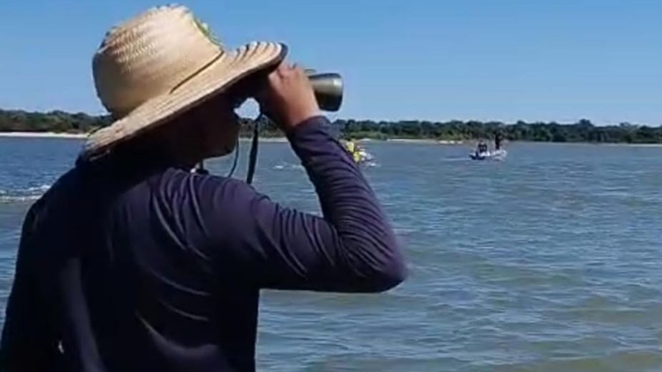 As buscas foram iniciadas na manhã do sábado (26) e se estenderam durante todo o domingo (27), mas até o momento o corpo não foi localizado.