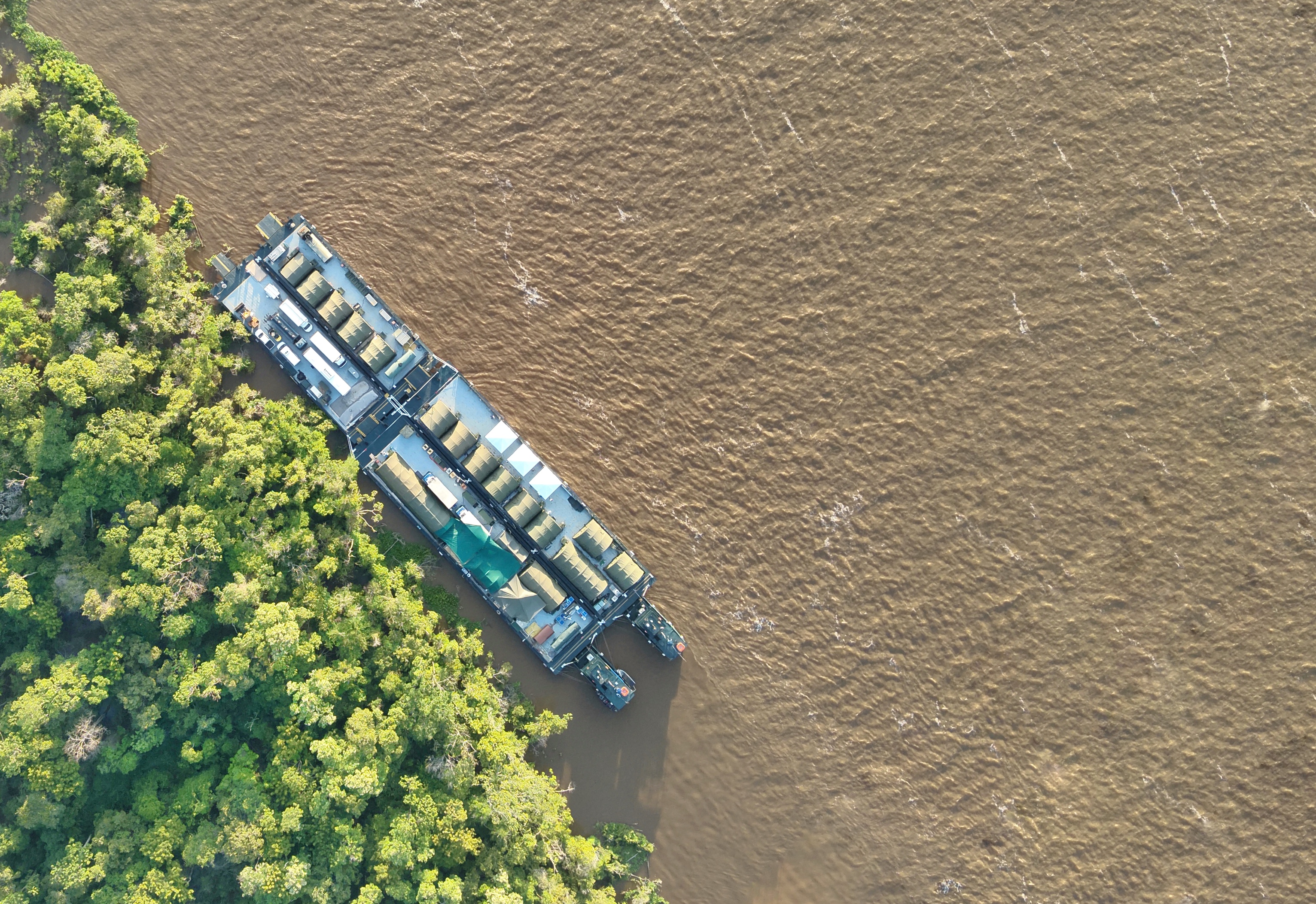 Comboio fluvial da EXCELSIOR