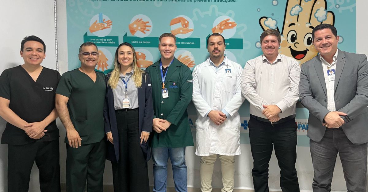 Da esquerda para Direita:
Dr. Fábio (Diretor médico da Empresa Medcp), Dr. Marcelino (Diretor Clínico - Hospital Santa Rosa), Licia Silva (Diretora Assistencial - Hospital Santa Rosa), Thiago Carvalho (Coordenador SCIH - Hospital Santa Rosa), Dr. Italo Alves (Diretor Técnico Hospital Santa Rosa, Felipe Johann (Diretor Administrativo - Hospital Santa Rosa - HRBT-SR) e Claudemir Guimarães (Diretor Geral - Hospital Santa Rosa)