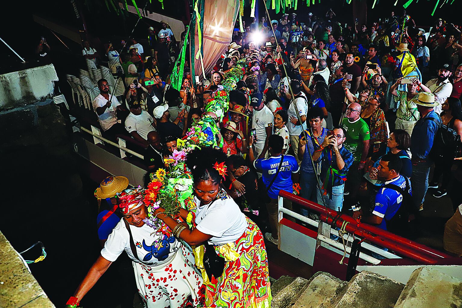 A chegada do barco deu início à grande celebração que marca oficialmente a abertura dos Arrastões de 2025.