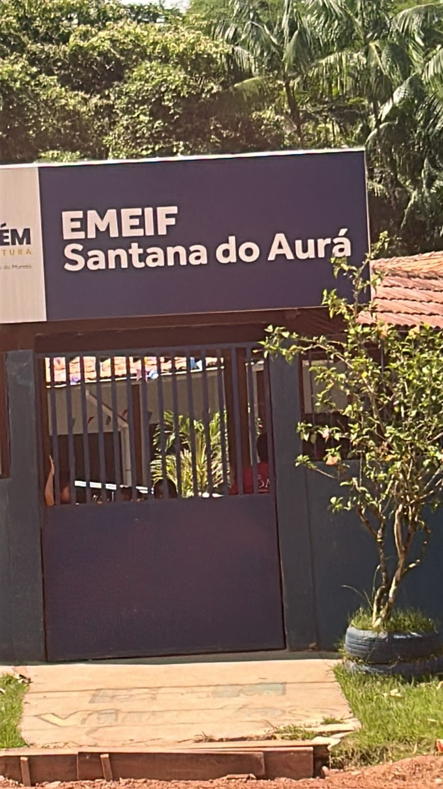 Risco à saúde pública, especialmente das crianças da escola próxima.